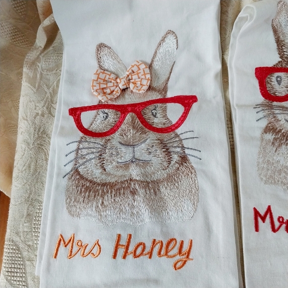 Tabitha Webb Set of 2 Embroidered Bunny Tea Towels Mr Bunny Mrs Honey - Picture 3 of 10